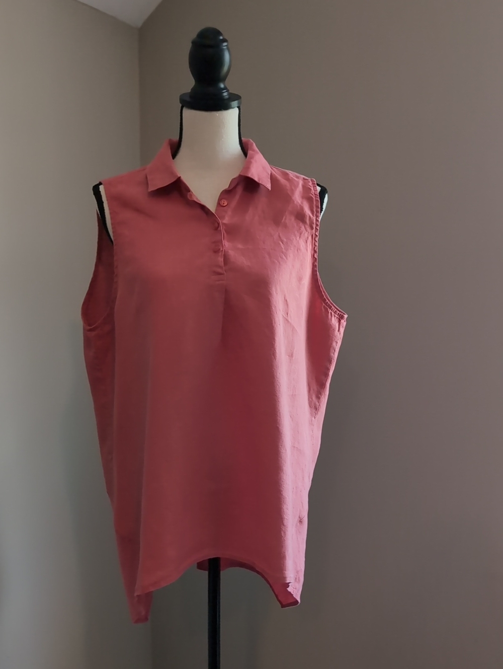 For Cynthia Sleeveless Collared Tank - Dusty Rose
